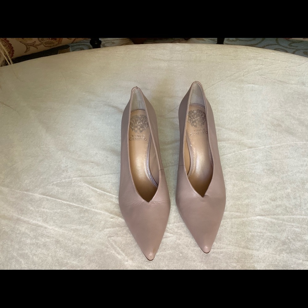 Blush Pink Vince Camuto pumps size 6 Barely worn